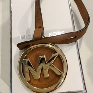 Michael Kors leather logo charm plus box-NEW